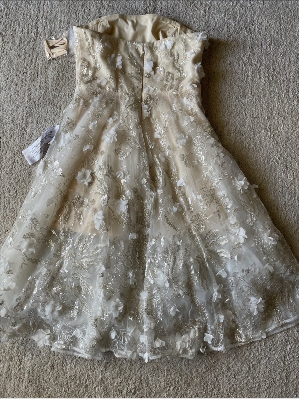 ✨NEW✨ Dress the Population Kailyn
Beaded Floral Embroidered Midi
Dress White - Picture 7 of 10